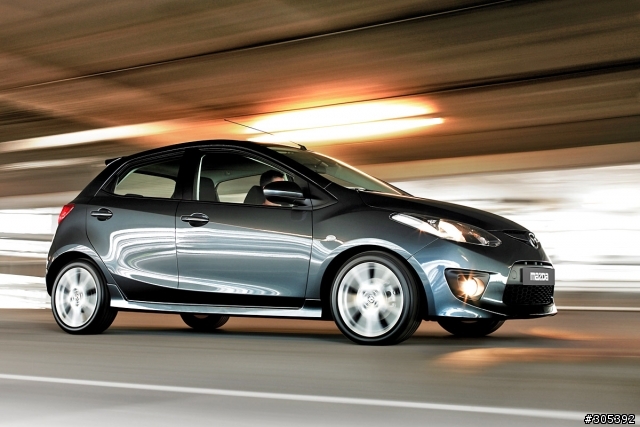 足以撼動YARIS銷售量的漂亮小車~MAZDA 2