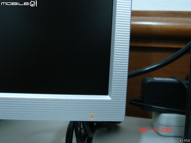 [分享] LG L1953T-SF 19" LCD 開箱照