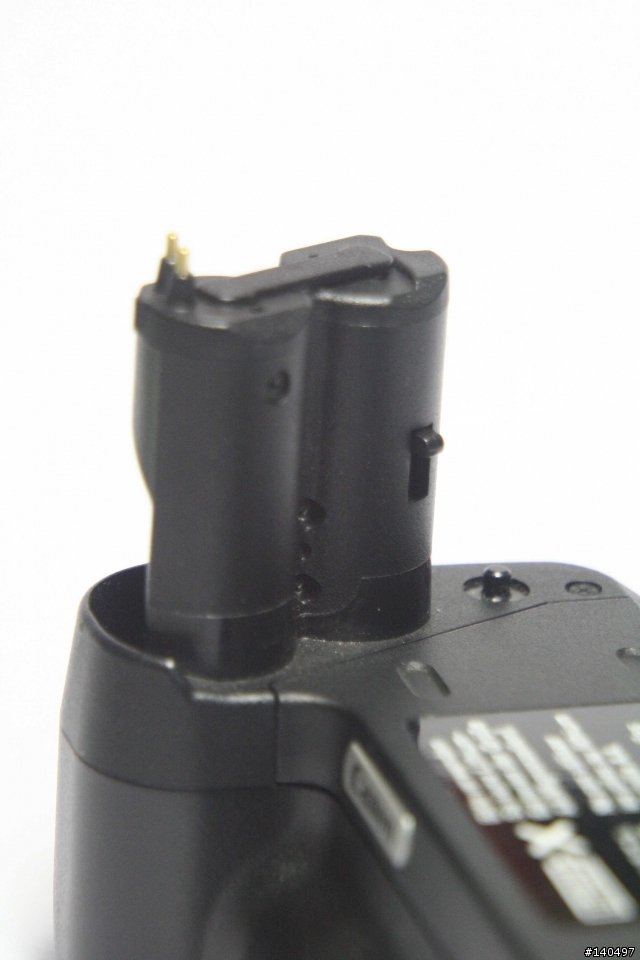 用EOS 300底片機電池手把改裝成400D電池手把