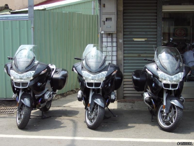 民雄鵝肉街巧遇  BMW R1200