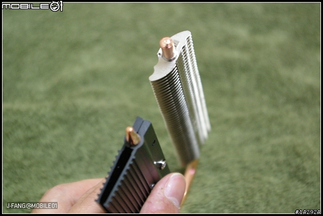 [分享]Thermaltake(CL-R0026)熱導管式記憶體散熱片(32P)