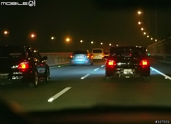 中山高深夜遇見某車隊居然全部改裝電動車牌!!!