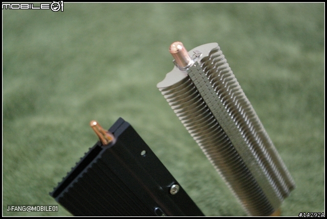 [分享]Thermaltake(CL-R0026)熱導管式記憶體散熱片(32P)