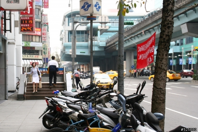 拖吊車停紅線是不是屬於違規？（有圖有真相）