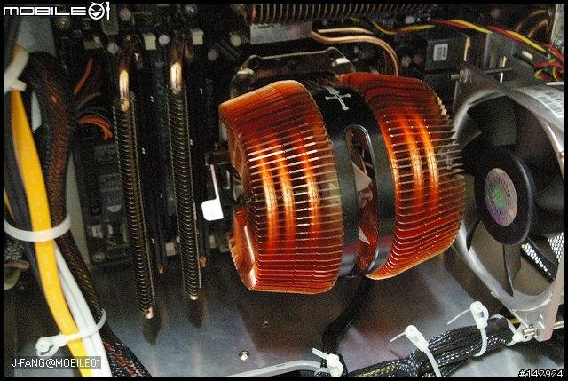 [分享]Thermaltake(CL-R0026)熱導管式記憶體散熱片(32P)