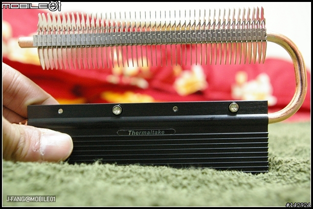 [分享]Thermaltake(CL-R0026)熱導管式記憶體散熱片(32P)