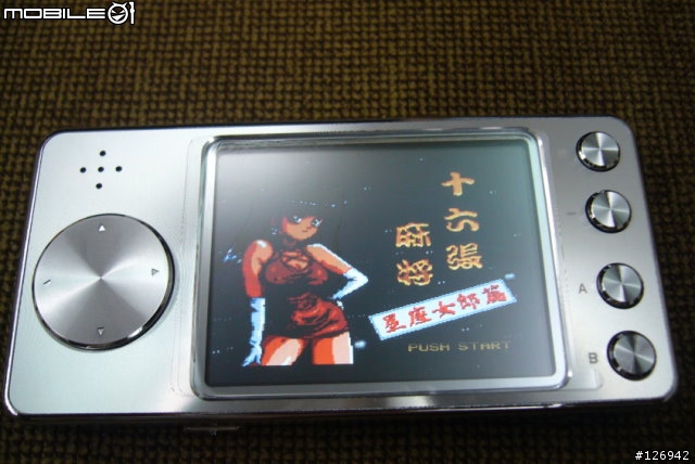 [分享] 能夠玩超級瑪莉的 MP4 播放器 ~~~ BOXER 2.5吋極速影音電玩小子插卡MP4