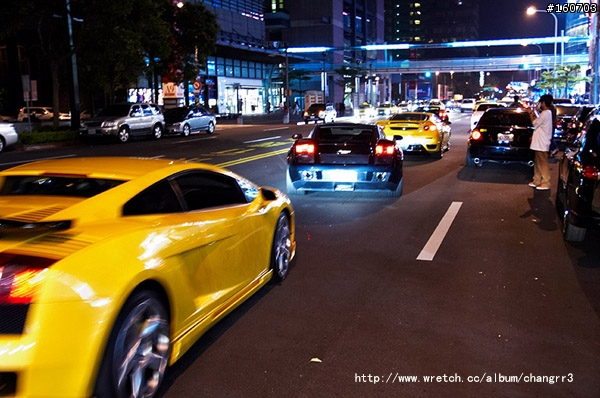 [分享]晚上11點車展...林寶堅尼
