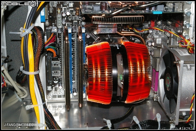 [分享]Thermaltake(CL-R0026)熱導管式記憶體散熱片(32P)