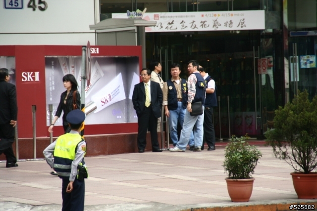 拖吊車停紅線是不是屬於違規？（有圖有真相）