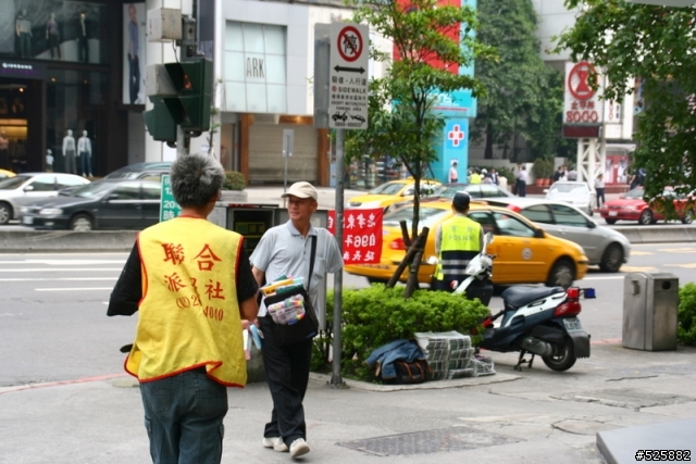 拖吊車停紅線是不是屬於違規？（有圖有真相）