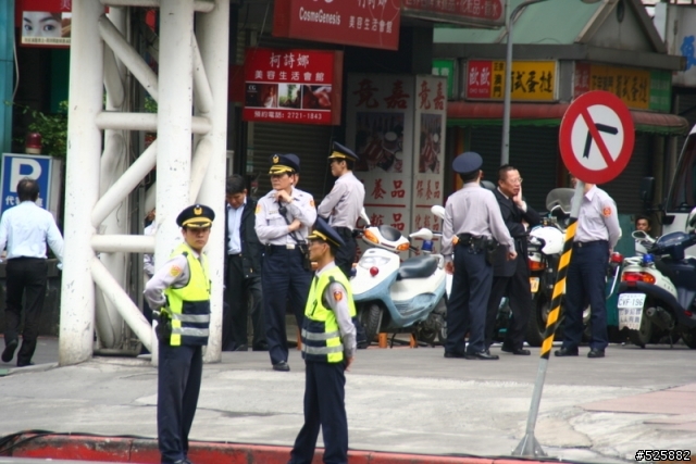 拖吊車停紅線是不是屬於違規？（有圖有真相）