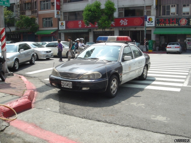 這種路霸要向誰檢舉? 怕被報復.....