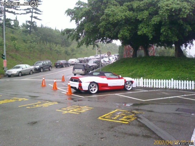 今天一早看到的Ferrari