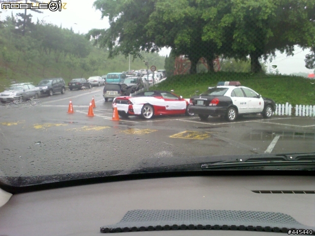 今天一早看到的Ferrari
