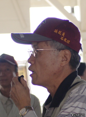 亮部與暗部大反差交界處出現的紫光現象