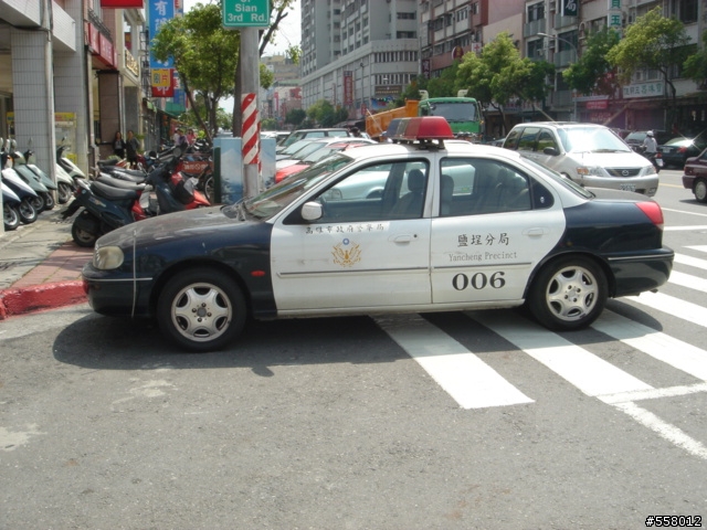 這種路霸要向誰檢舉? 怕被報復.....
