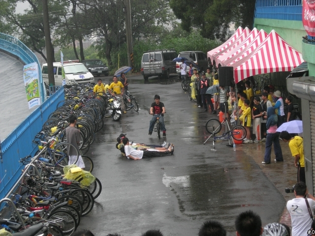 下大雨的新竹市5月5日十八尖山無車日活動