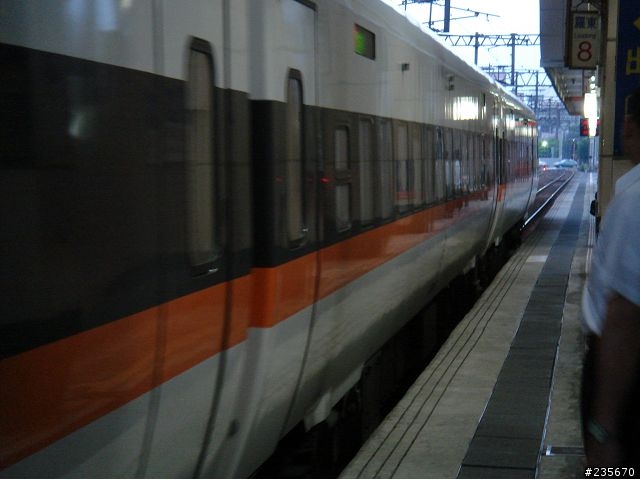 [分享]高速過彎的快感—傾斜式列車「太魯閣號」體驗