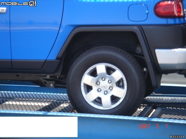 在中二高拍到的TOYOTA FJ Cruiser
