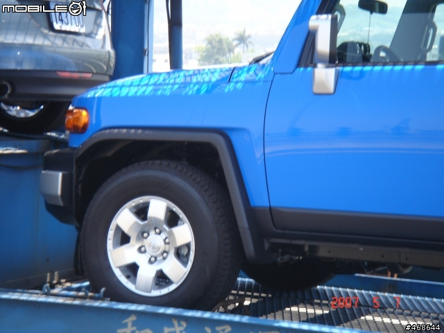 在中二高拍到的TOYOTA FJ Cruiser