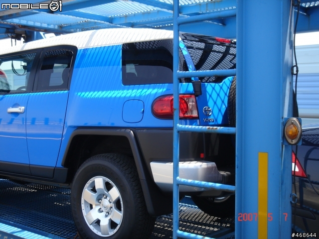 在中二高拍到的TOYOTA FJ Cruiser