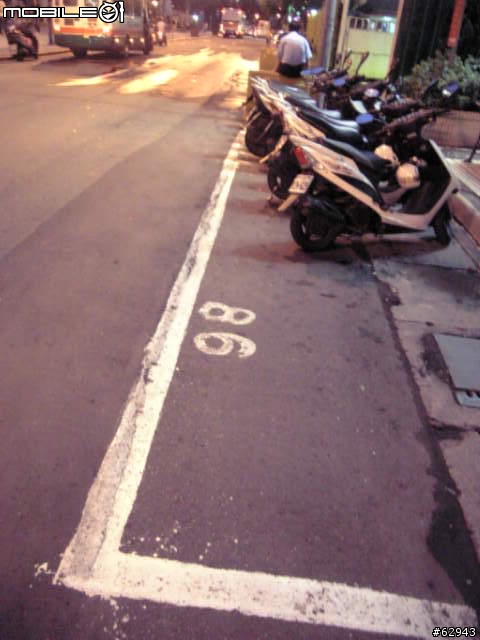 為啥機車總愛停在汽車停車格內??