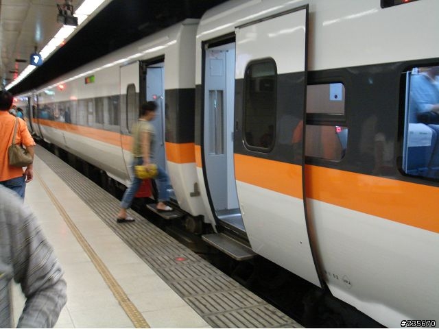 [分享]高速過彎的快感—傾斜式列車「太魯閣號」體驗