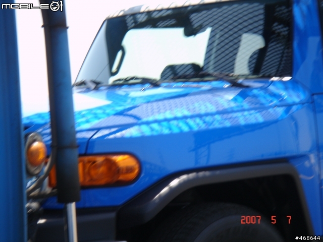 在中二高拍到的TOYOTA FJ Cruiser