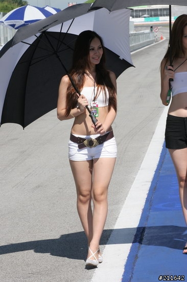 [分享] 辣辣辣.....Gal in Sepang Circuit