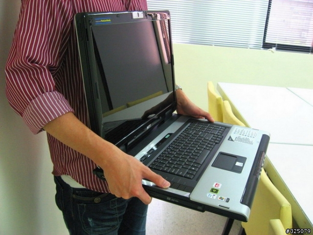 [分享]驚見龐然大物,排山倒海而來-acer Aspire9810 20.1吋--筆記型--電腦.