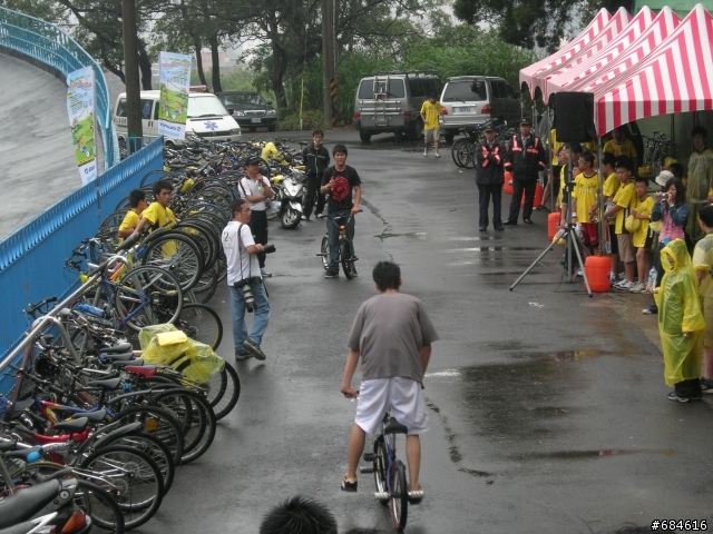 下大雨的新竹市5月5日十八尖山無車日活動
