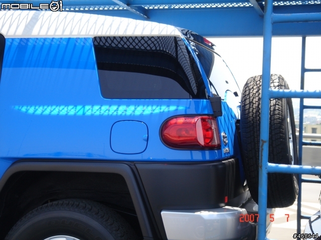 在中二高拍到的TOYOTA FJ Cruiser