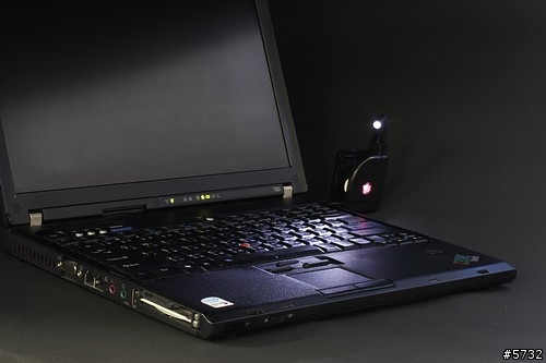 方微之地，四埠於中，灼亮之睛～Targus LED方塊 USB HUB