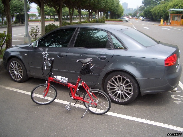 請問誰家的愛車有裝攜車架呢