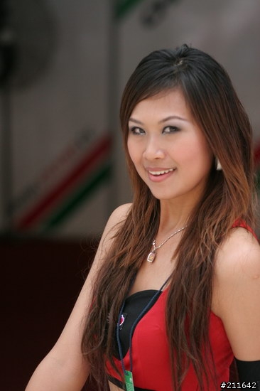 [分享] 辣辣辣.....Gal in Sepang Circuit