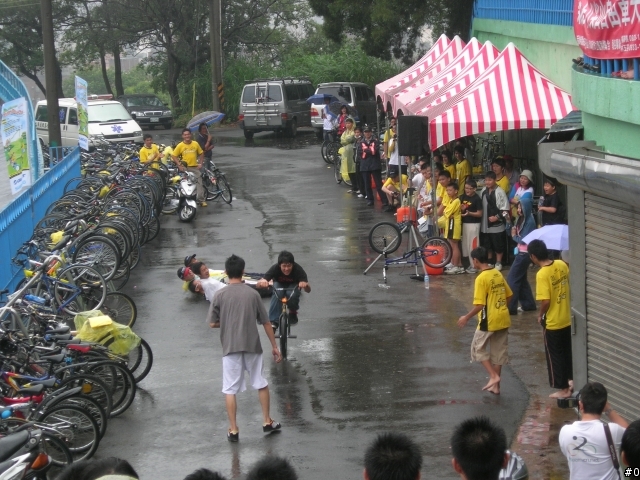下大雨的新竹市5月5日十八尖山無車日活動