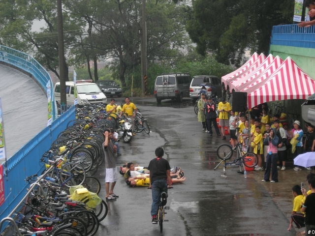 下大雨的新竹市5月5日十八尖山無車日活動