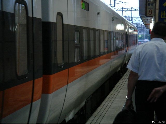 [分享]高速過彎的快感—傾斜式列車「太魯閣號」體驗