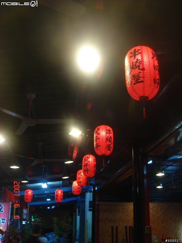 位於岡山即將開發市場旁的"燒呼呼"燒烤店 岡山美食