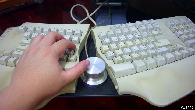 [新知] 人體工學的鍵盤滑鼠新世紀: Microsoft Natural Ergonomic Desktop 7000