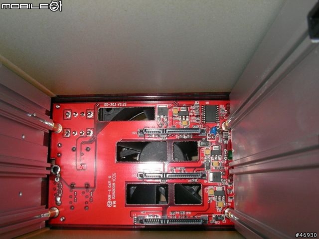 用 SNT-2131 抽取盒玩RAID 0+1