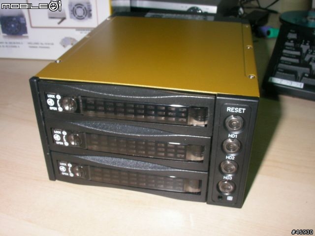 用 SNT-2131 抽取盒玩RAID 0+1