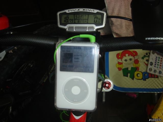分享一個自製IPOD的固定座...