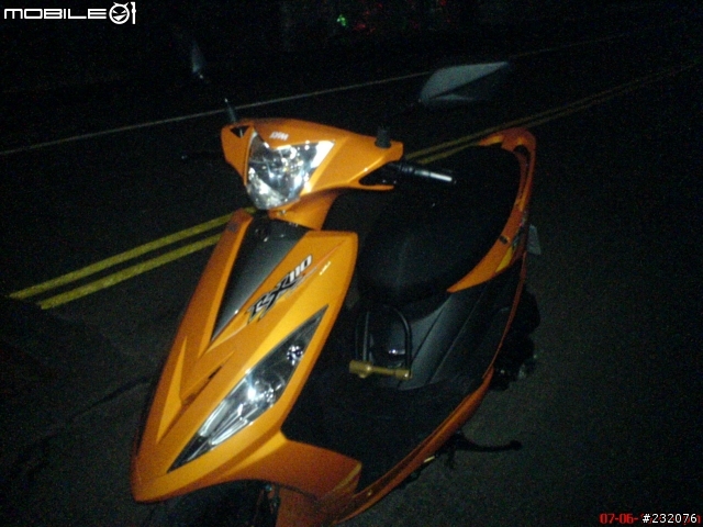 [分享]SYM RX-110 超亮大燈測試 （已從12v35w2鎢絲升級為12v35w4鎢絲）