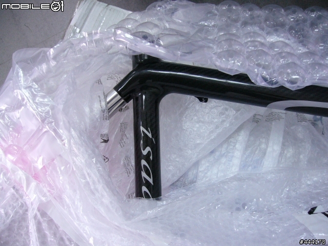 [分享]新公路車車架入荷-------isaac-carbon..續..