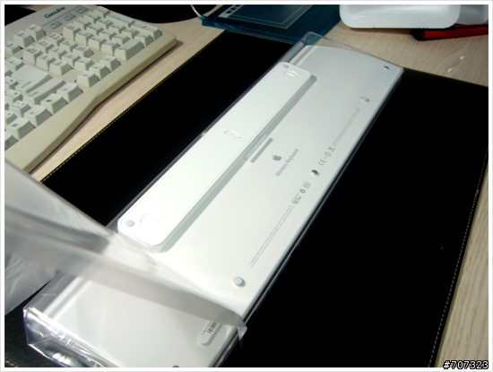 [開箱]WIN系統與APPLE無線鍵盤、無線滑鼠之間的統一,太讚啦!!!