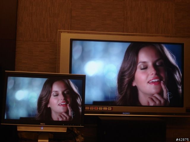 Dell 2407WFP-HC v.s. SONY 40x2000 on Victorias Secret Fashion Show 2006 1080i HDTV
