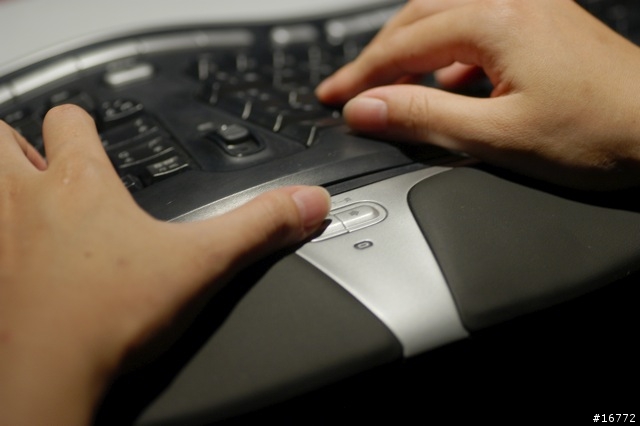 [新知] 人體工學的鍵盤滑鼠新世紀: Microsoft Natural Ergonomic Desktop 7000