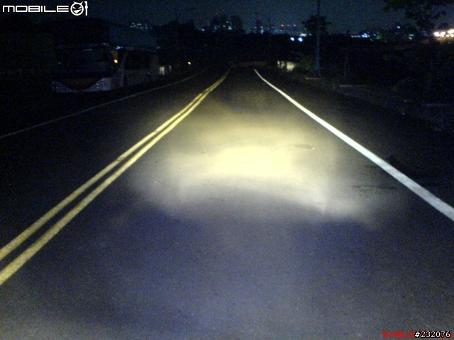 [分享]SYM RX-110 超亮大燈測試 （已從12v35w2鎢絲升級為12v35w4鎢絲）